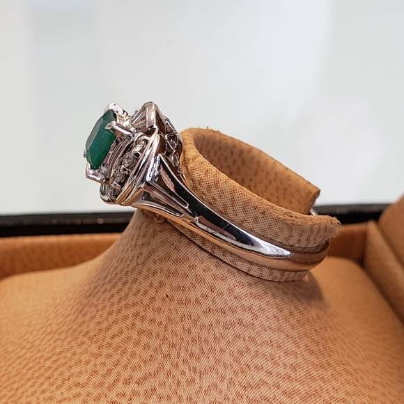 $4,995 Platinum Emerald & Diamong Heirloom Ring - Picture 6 of 16